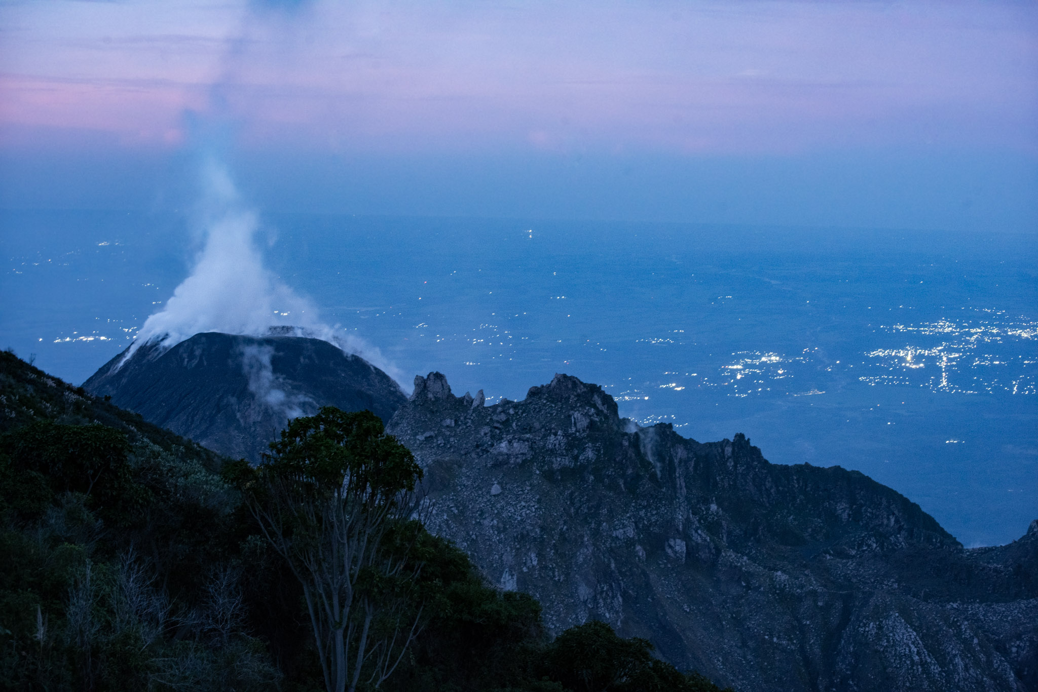 Sunrise at the Santiaguito Mirador.