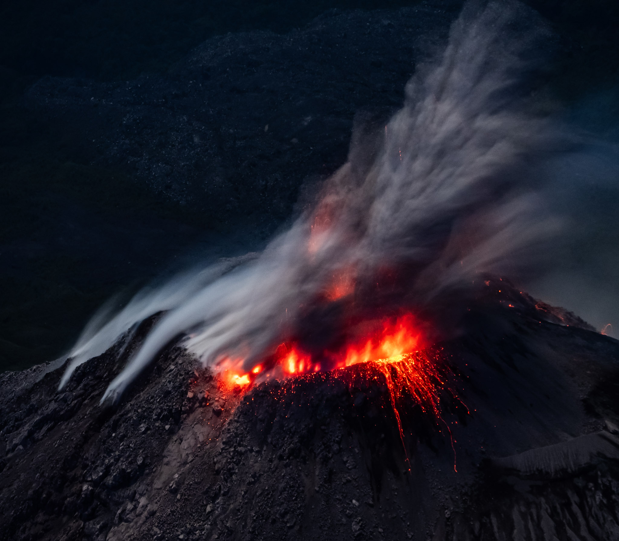 An intense eruption captured from the top of Santa María.